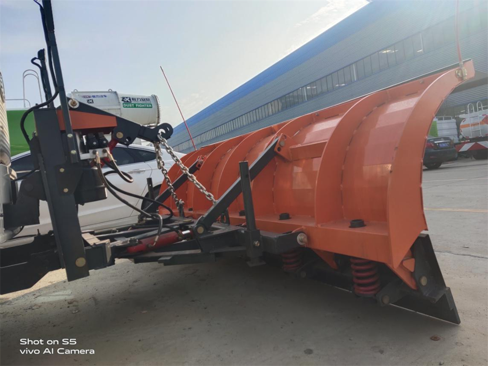 雪铲分段避障