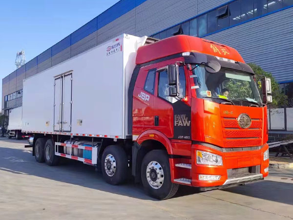 9.6米解放J6P前四后八冷藏车