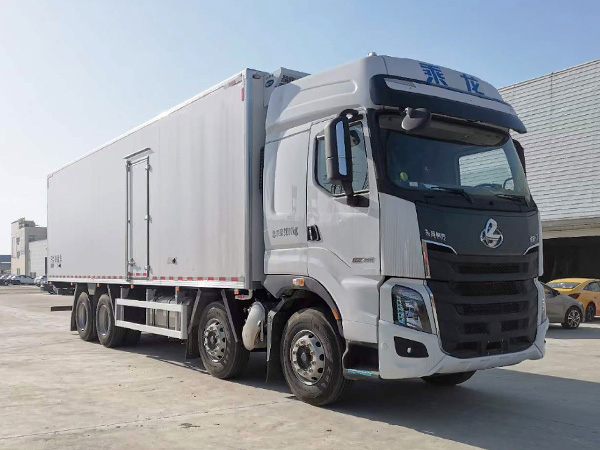 9.5米柳汽乘龙H7前四后八冷藏车