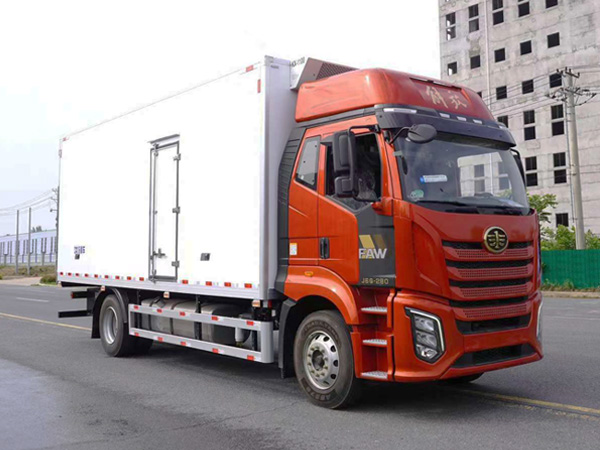 6.8米解放J6G冷藏车