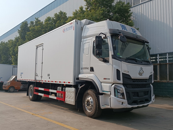 6.8米柳汽乘龙H5冷藏车