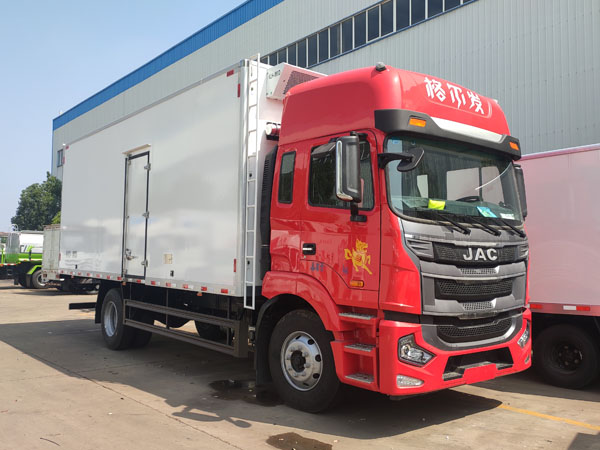 6.8米江淮格尔发A5X冷藏车