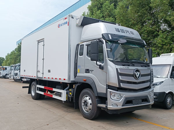 6.8米福田欧航高顶双卧冷藏车