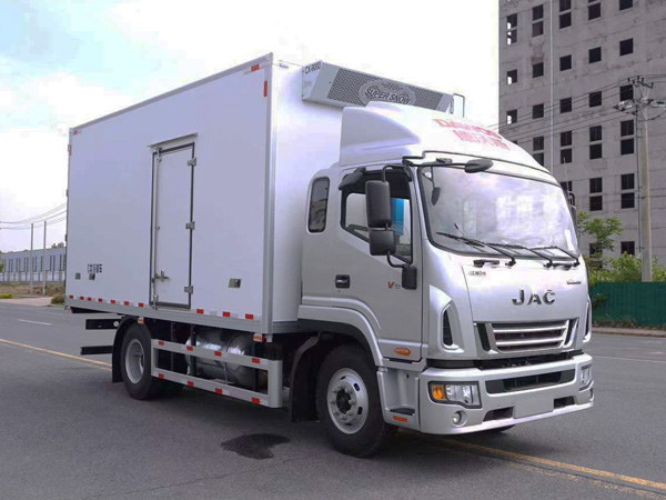 5.5米江淮德沃斯V9冷藏车