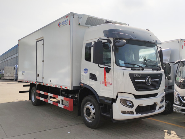 6.8米东风天锦KR冷藏车