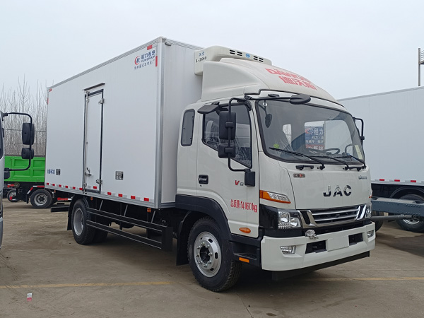 5.2米江淮德沃斯V8冷藏车