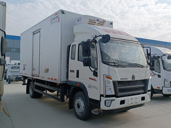 5.2米重汽豪沃悍将冷藏车