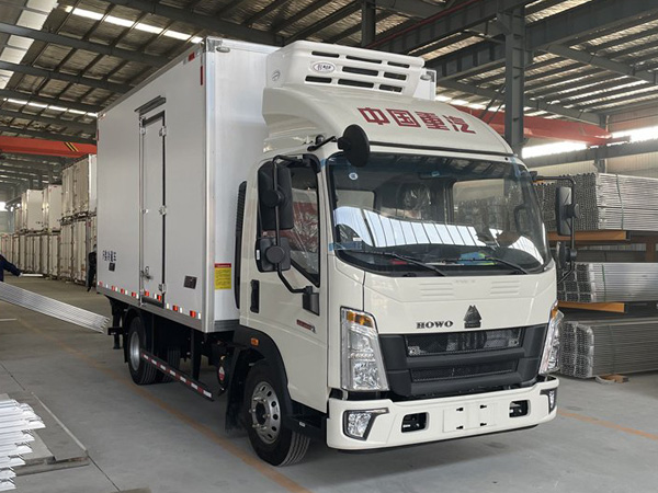4.2米重汽豪沃悍将冷藏车