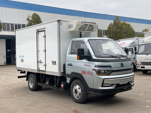 3.8米重汽豪沃智相冷藏车
