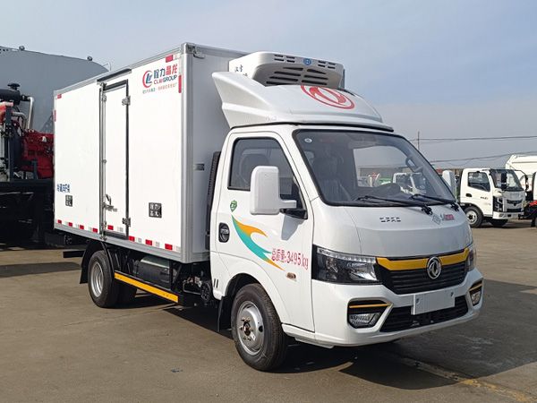 3.7米东风途逸T5G天然气冷藏车