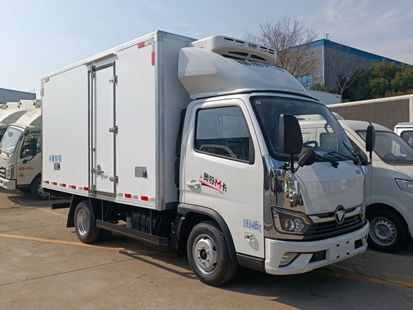 3.7米福田奥铃M卡冷藏车