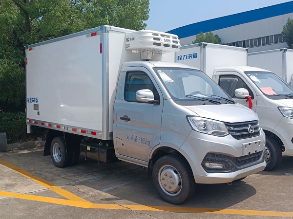 3米长安跨越王X1冷藏车