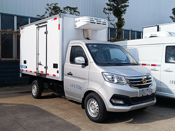 3米长安跨越新豹T3冷藏车