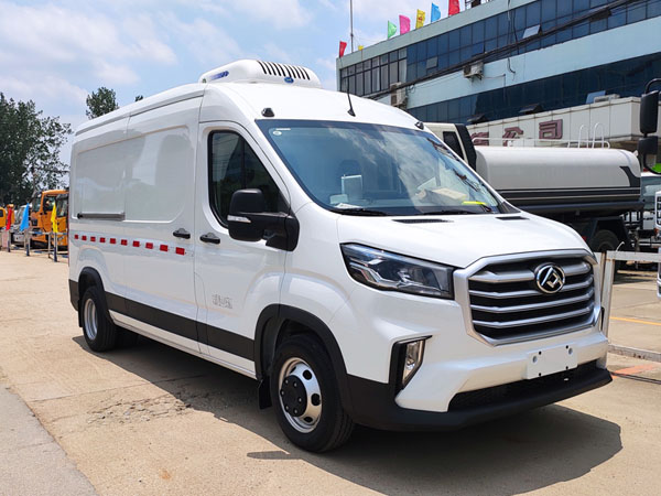 7.5立方上汽大通V90冷藏车